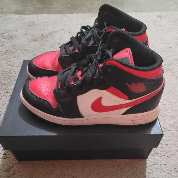 Air Jordan 1 Mid (GS) - Picture 5 of 6